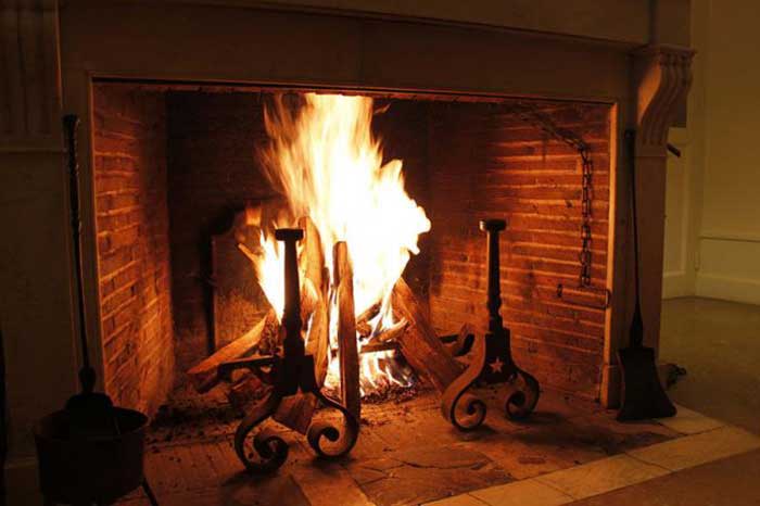 feu-de-cheminee-habitation