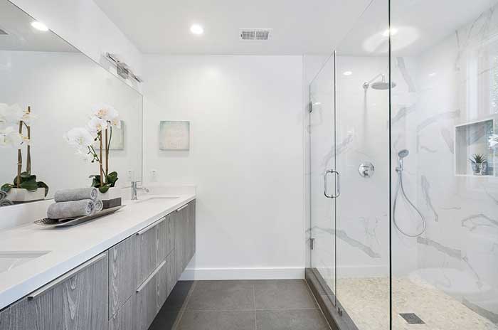 galet dans une douche italienne